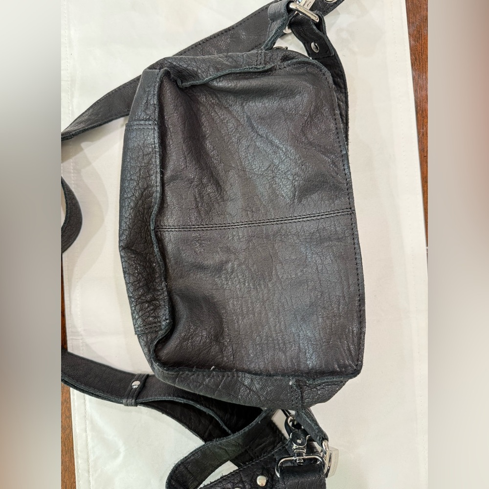 Black Leather Multi-Pocket Crossbody Bag - Picture 7 of 9